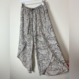 JW Loves Me Tropical Leaves Print Black White Crop Pants